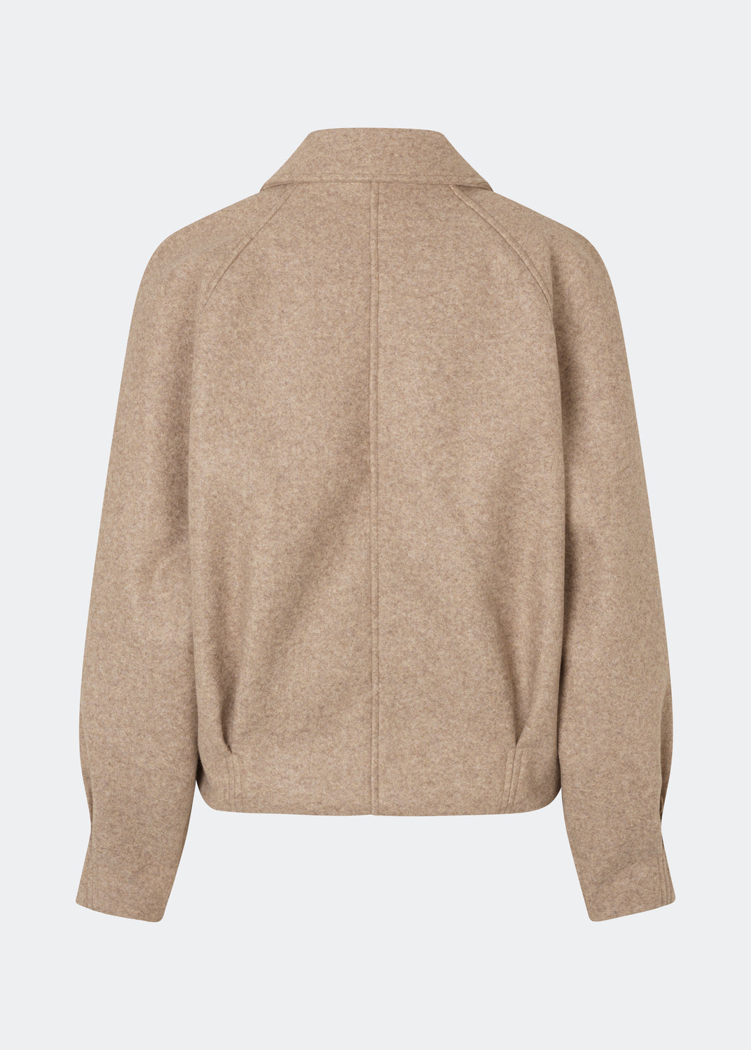Short jacket with a timeless, sophisticated aesthetic. Cleamd jacket features a relaxed, slightly boxy silhouette with a double-breasted button closure, classic collar, and raglan sleeves for a soft and comfortable fit. Discreet side pockets and clean lines enhance the minimalist design, while the cropped length makes it perfect for both everyday wear and more polished looks.