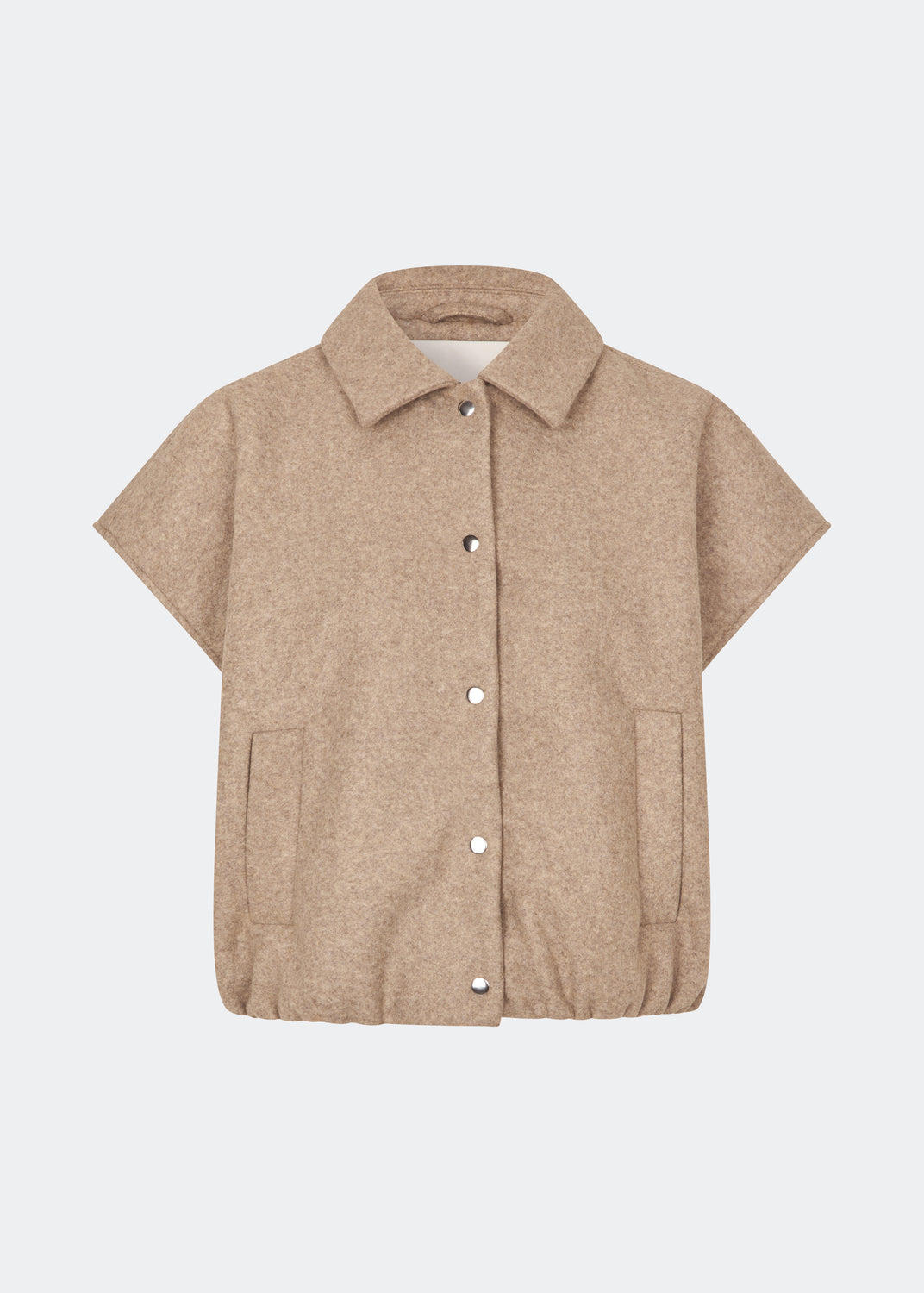 Short vest with a modern, relaxed aesthetic. Cleamd vest features a boxy silhouette with short, wide sleeves, a classic collar, and snap button closure at the front. Discreet front pockets and an elasticated hem create a soft, rounded shape and a comfortable fit. Perfect for layering over knitwear, shirts, or dresses during the transitional seasons.