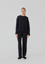 Fine-knitted oversize jumper knitted from cotton in navy. CorbinMD o-neck has ribbed round neckline, long wide sleeves, and wide ribbing at cuffs and hem.  The model is 177 cm and wears a size S/36.