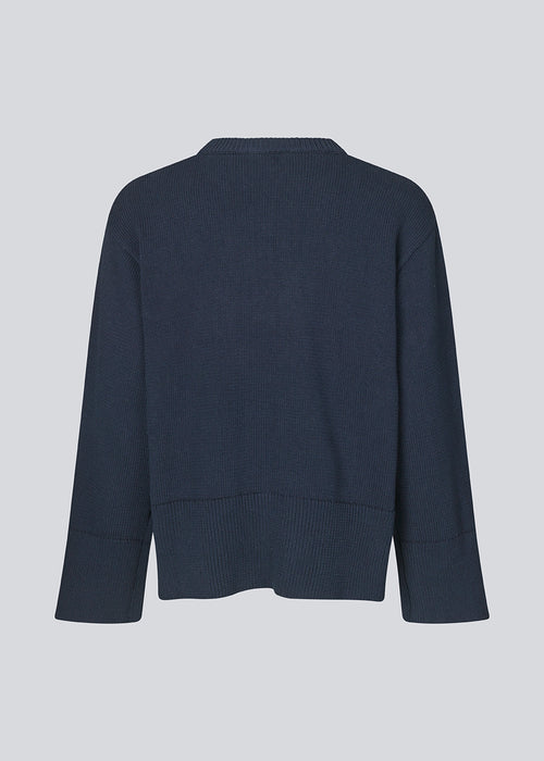Fine-knitted oversize jumper knitted from cotton in navy. CorbinMD o-neck has ribbed round neckline, long wide sleeves, and wide ribbing at cuffs and hem.  The model is 177 cm and wears a size S/36.