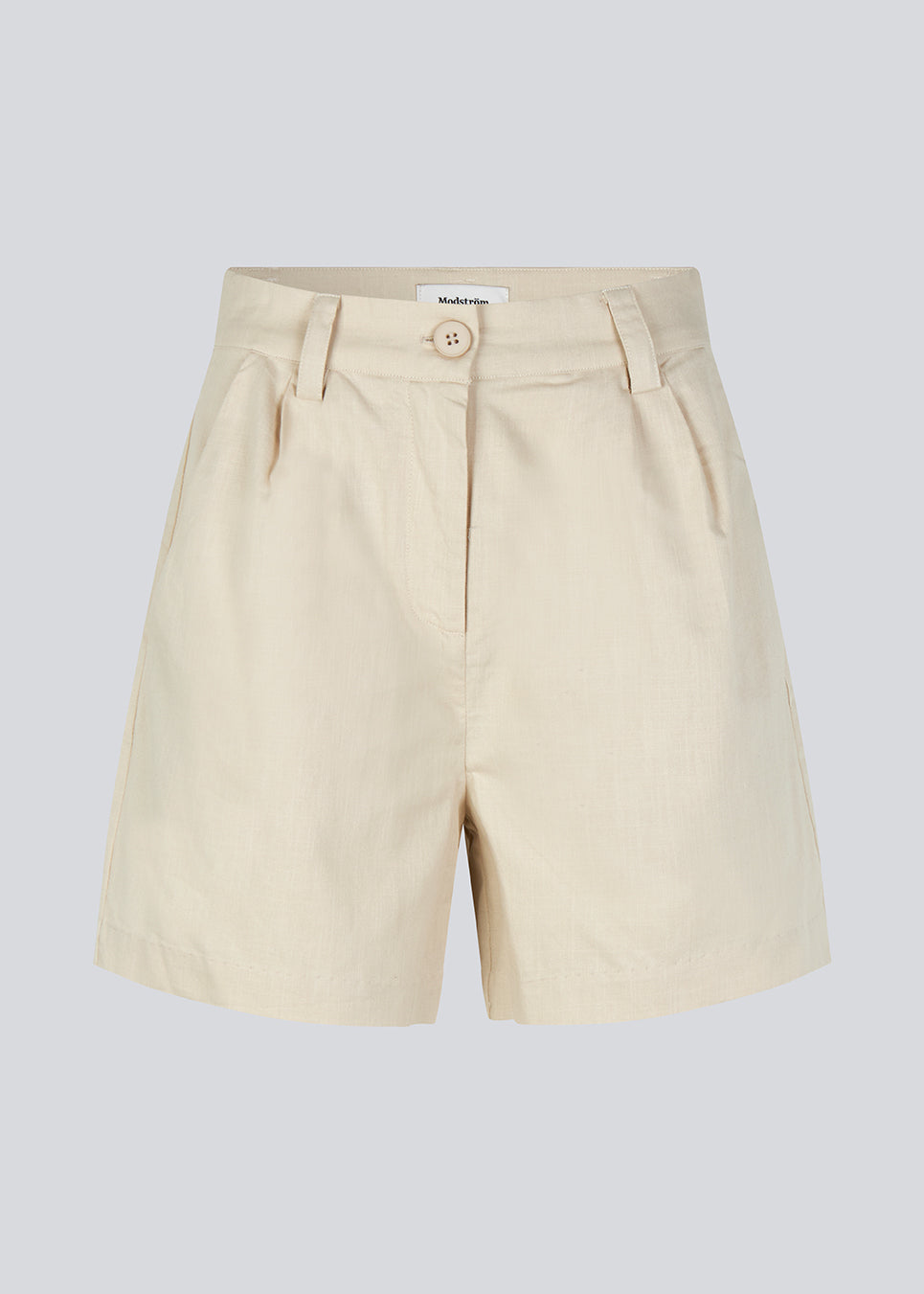 Cotton shorts in beige with wide legs. CydneyMD shorts has a tailormade look with pleats in front and paspoil pockets in back.