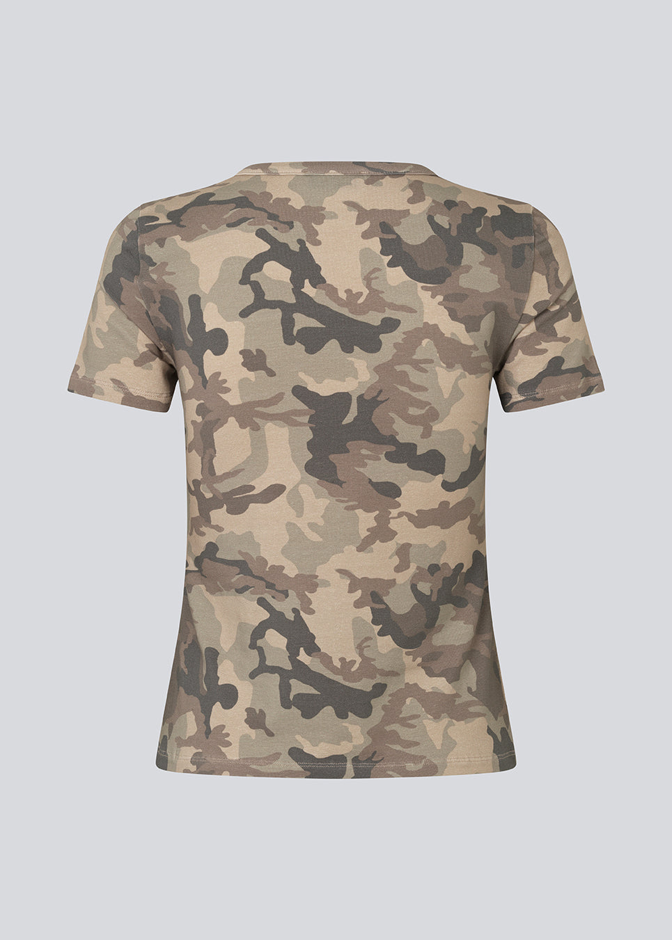 Fitted basic T-shirt in a cool camouflage print. The DaeMD Print T-Shirt features a round neckline, short sleeves, and elastic fabric that creates a close, body-hugging fit. A modern and sporty T-shirt, perfect for everyday and casual looks.
