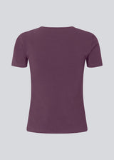 Purple tight fit basic t-shirt with o-neck and short sleeves.