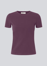 Purple tight fit basic t-shirt with o-neck and short sleeves.
