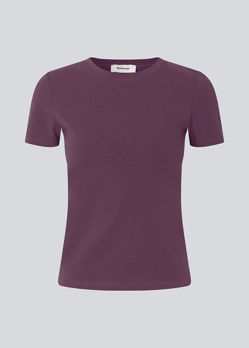 Purple tight fit basic t-shirt with o-neck and short sleeves.
