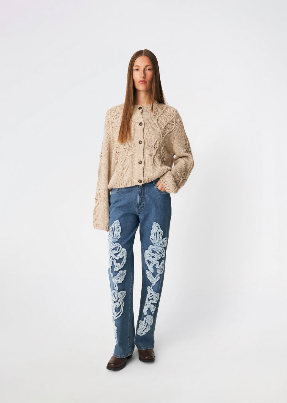 DahliaMD Cardigan is a short cardigan with a relaxed fit and round neckline. The design features a full button fastening, long sleeves and decorative knitted details at the front and along the sleeves. Style it with jeans or classic trousers for a relaxed everyday look. The model is 175 cm tall and is wearing a size S/36.