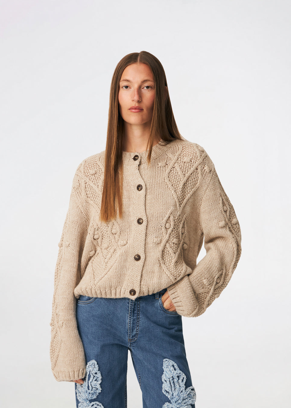 DahliaMD Cardigan is a short cardigan with a relaxed fit and round neckline. The design features a full button fastening, long sleeves and decorative knitted details at the front and along the sleeves. Style it with jeans or classic trousers for a relaxed everyday look. The model is 175 cm tall and is wearing a size S/36.