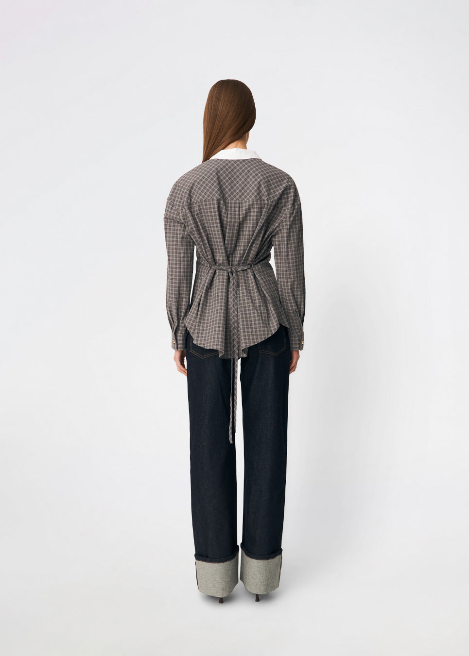 The Damarismd Shirt is a feminine checked shirt with a contrasting collar for a modern twist. Designed in a relaxed fit with a concealed button closure and an adjustable waist tie, it can be styled with a more defined silhouette. A versatile piece that works equally well for everyday wear and more polished occasions.