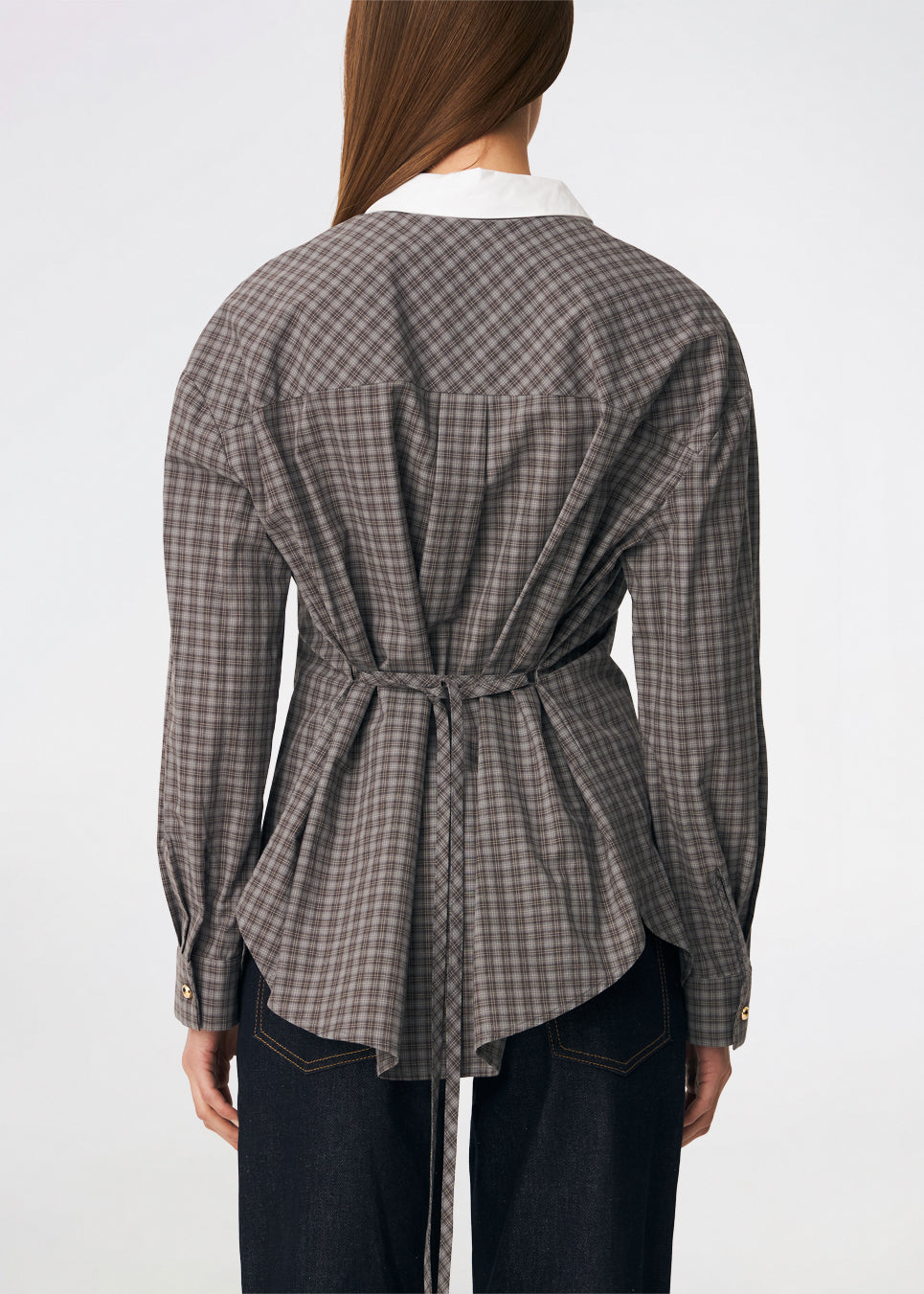 The Damarismd Shirt is a feminine checked shirt with a contrasting collar for a modern twist. Designed in a relaxed fit with a concealed button closure and an adjustable waist tie, it can be styled with a more defined silhouette. A versatile piece that works equally well for everyday wear and more polished occasions.