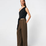 DanillaMD Top is an asymmetric satin top with a fitted silhouette and one shoulder. The design features soft draping and a tie detail at the side, creating a feminine finish while allowing the fit to be adjusted. Style it with tailored trousers or a long skirt for both everyday wear and special occasions. The model is 175 cm tall and is wearing a size S/36.