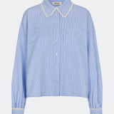 DanjaMD Shirt is a striped shirt with a relaxed fit and long sleeves. The design features a classic shirt collar with decorative lace trim, a button-down front and two chest pockets. Lace trims at the cuffs add a feminine contrast to the classic striped look. Style it with jeans or tailored trousers for an everyday look. The model is 175 cm tall and is wearing a size S/36.