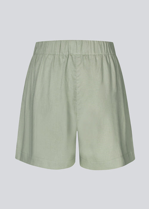 Shorts in light green relaxed fit, wide legs, and an elasticated waistband. DarrelMD shorts is crafted from a linen material.&nbsp;