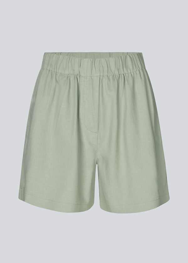 Shorts in light green relaxed fit, wide legs, and an elasticated waistband. DarrelMD shorts is crafted from a linen material.&nbsp;