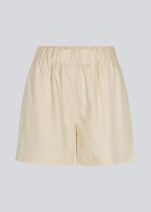 Shorts in summer sand in a relaxed fit, wide legs, and an elasticated waistband. DarrelMD shorts are crafted from a linen material.&nbsp;