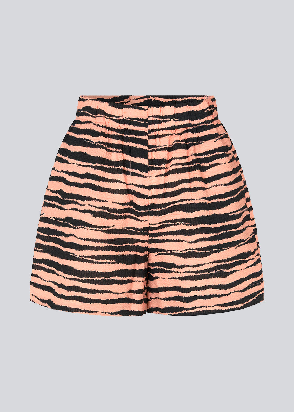 Cotton shorts with wide legs and elasticated waistband. DasiaMD print shorts have a relaxed expression with animal print. The model is 177 cm and wears a size S/36.