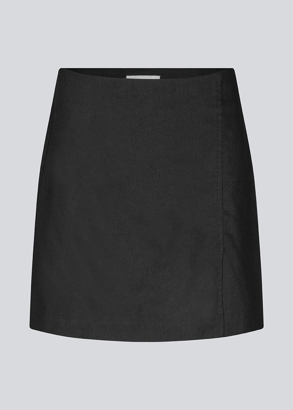 Short black skirt in linen blend with a medium waistline. DaynaMD skirt is made with a slim fit with wrap-over detail with a small slit in front and zipper at the side.&nbsp;