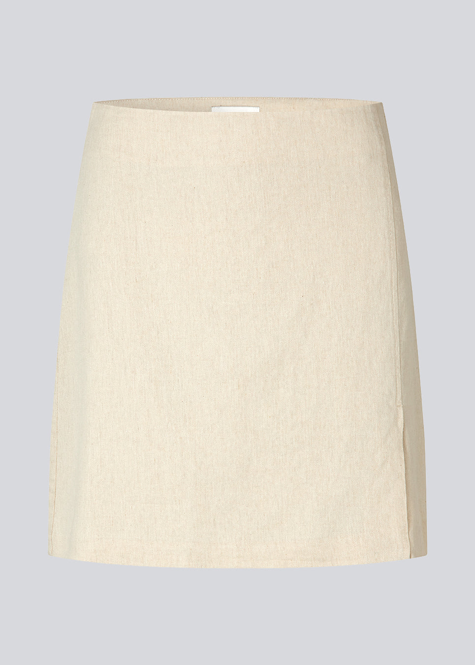 Short skirt with a medium waistline. DaynaMD skirt is made with a slim fit with wrap-over detail with a small slit in front and zipper at the side. The model is 177 cm and wears a size S/36.