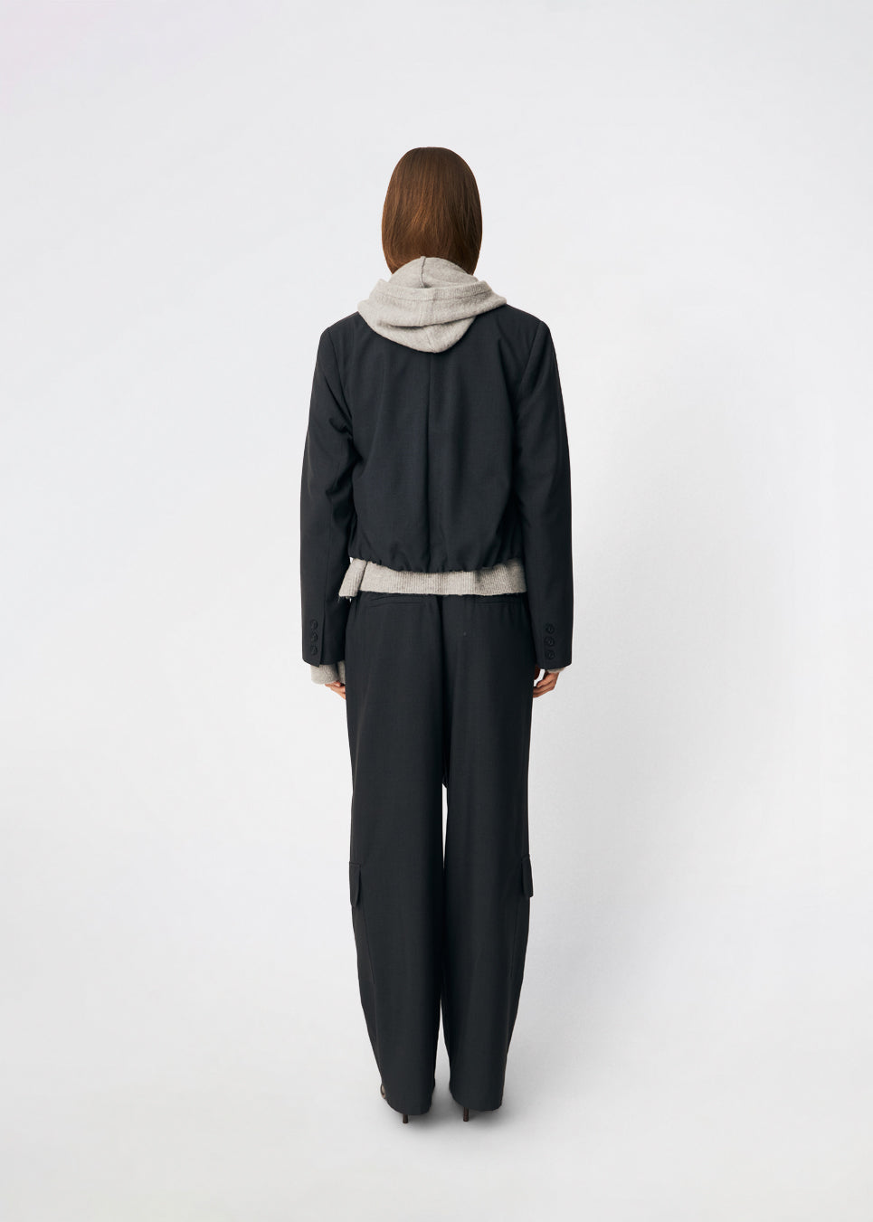 DeanneMD Pants are loose-fitting trousers with wide legs and a relaxed, modern silhouette. The trousers feature belt loops, an elasticated back waist and practical cargo pockets on the legs. Style them with a simple top or shirt for an effortless look, or pair with a blazer for a more tailored contrast. The model is 175 cm tall and is wearing a size S/36.