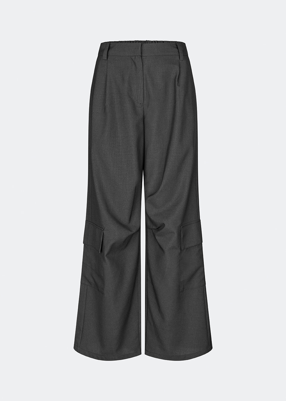DeanneMD Pants are loose-fitting trousers with wide legs and a relaxed, modern silhouette. The trousers feature belt loops, an elasticated back waist and practical cargo pockets on the legs. Style them with a simple top or shirt for an effortless look, or pair with a blazer for a more tailored contrast. The model is 175 cm tall and is wearing a size S/36.