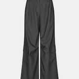 DeanneMD Pants are loose-fitting trousers with wide legs and a relaxed, modern silhouette. The trousers feature belt loops, an elasticated back waist and practical cargo pockets on the legs. Style them with a simple top or shirt for an effortless look, or pair with a blazer for a more tailored contrast. The model is 175 cm tall and is wearing a size S/36.