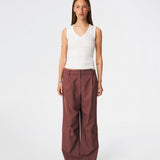 DeanneMD Pants are loose-fitting trousers with wide legs and a relaxed, modern silhouette. The trousers feature belt loops, an elasticated back waist and practical cargo pockets on the legs. Style them with a simple top or shirt for an effortless look, or pair with a blazer for a more tailored contrast. The model is 175 cm tall and is wearing a size S/36.