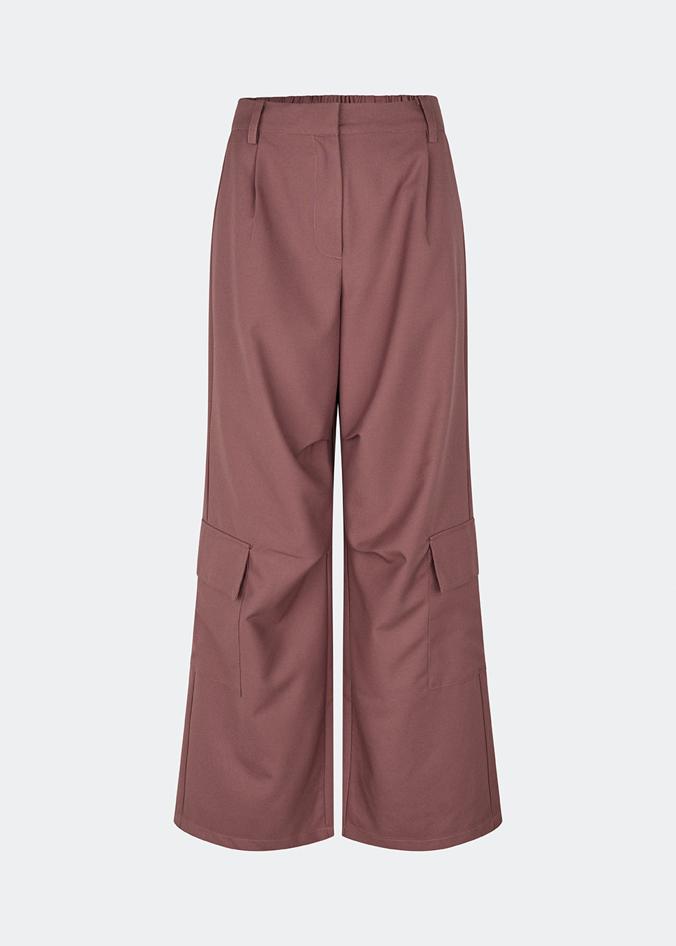 DeanneMD Pants are loose-fitting trousers with wide legs and a relaxed, modern silhouette. The trousers feature belt loops, an elasticated back waist and practical cargo pockets on the legs. Style them with a simple top or shirt for an effortless look, or pair with a blazer for a more tailored contrast. The model is 175 cm tall and is wearing a size S/36.