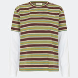 The Denismd Contrast Tee is a layered-look T-shirt combining a striped rib fabric with contrasting long sleeves for a relaxed, modern aesthetic. Designed with a loose fit, classic crew neckline, and an embroidered Modström logo at the chest for a sporty finish. Pair it with jeans, cargo trousers, or tailored pants for an effortless everyday look.