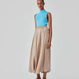 Long beige skirt with wide skirt. DevanMD skirt is designed in a shiny satin material with elasticated medium waist. The model is 177 cm and wears a size S/36.
