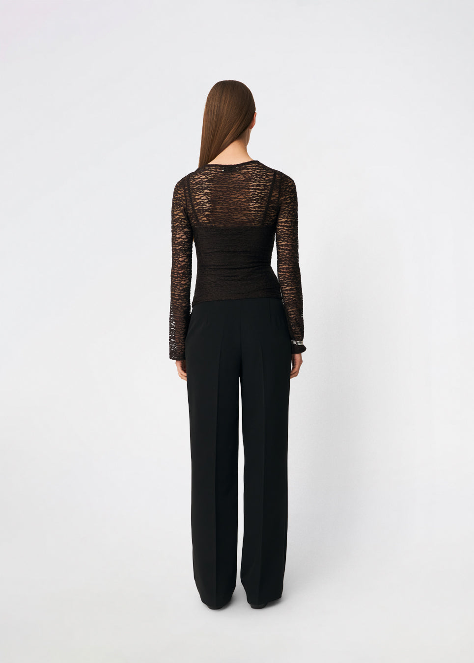 Dianamd Top is a fitted lace top with long sleeves and a sheer finish that adds a feminine and modern touch to your wardrobe. The clean silhouette makes it easy to wear on its own or layered under blazers, knitwear or dresses, allowing the delicate lace to stand out. Perfect for both everyday styling and special occasions. The model is 175 cm tall and is wearing a size S/36.