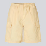 Cargo shorts in the color Pale Sun in nylon with wide legs. DilaraMD shorts have an elasticated waistband and two large patch pockets on the sides. The model is 177 cm and wears a size S/36.