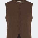 The Dodomd Top is an elegant sleeveless top with a clean, tailored silhouette. The high neckline with decorative press buttons and concealed front closure create a modern, minimalist look, while the shaping seams enhance the fit. Wear it on its own or style it with the matching trousers for a refined coordinated outfit.