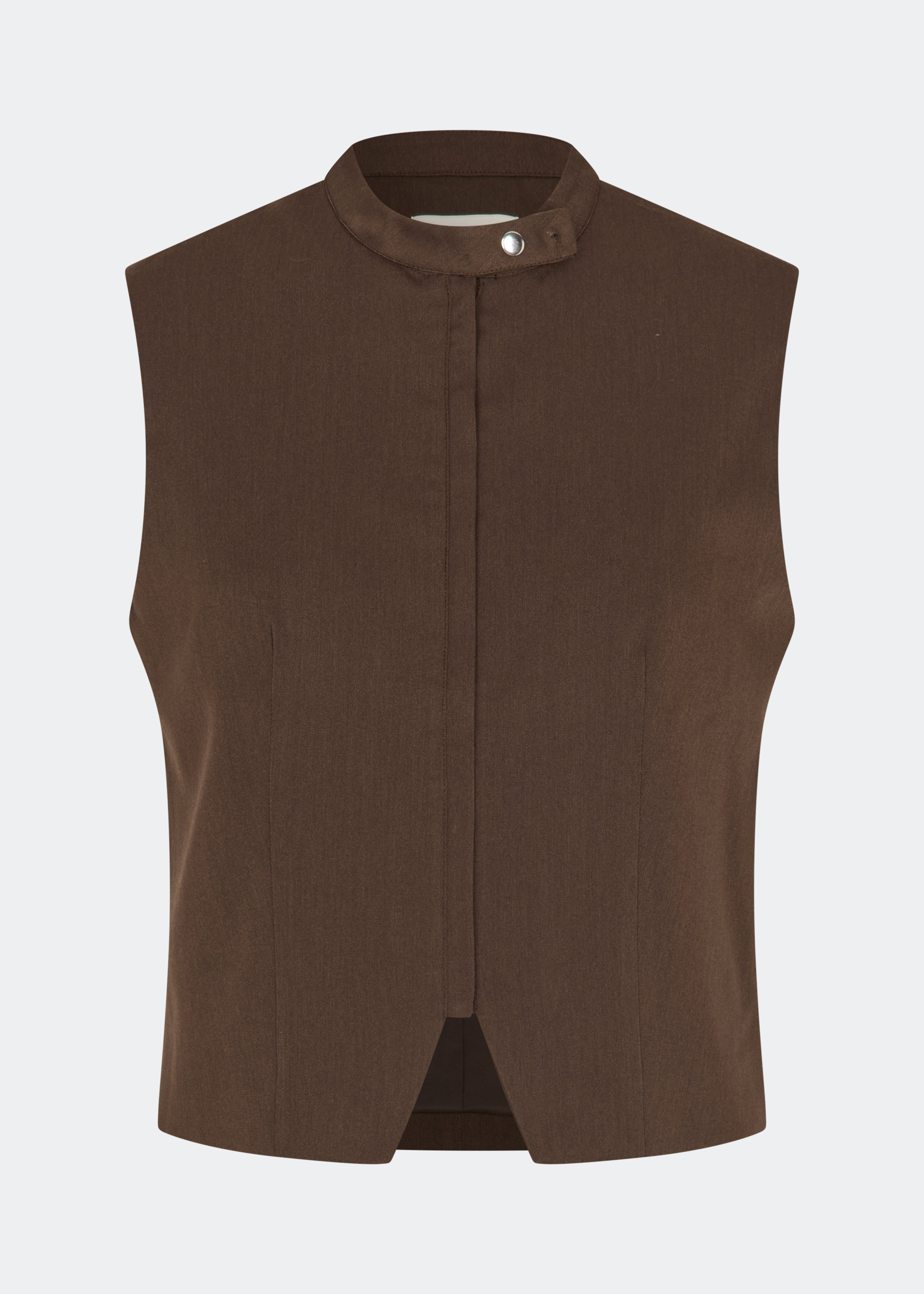 The Dodomd Top is an elegant sleeveless top with a clean, tailored silhouette. The high neckline with decorative press buttons and concealed front closure create a modern, minimalist look, while the shaping seams enhance the fit. Wear it on its own or style it with the matching trousers for a refined coordinated outfit.