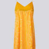 DonteMD print strap dress is a short dress with a slim fit, a v-neckline, ruched detail in the back, cutline at the waist, and narrow adjustable straps. Lined. The model is 177 cm and wears a size S/36.