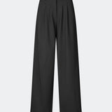 Wide-leg tailored pants with a high waist, front pleats, side pockets and flap pockets at the back. Wear them with the matching Dorit blazer or strapless top.