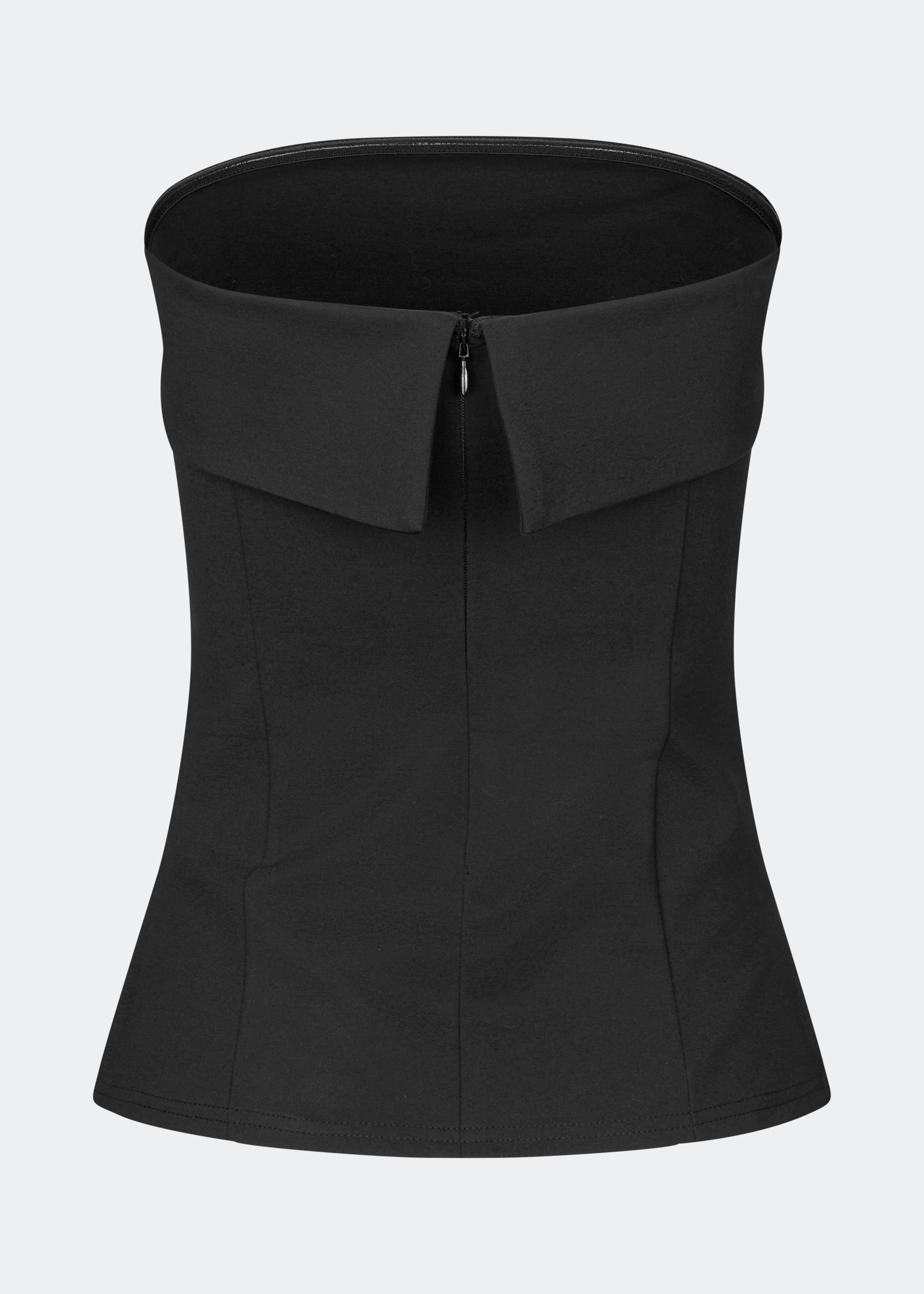 The Doritmd Top is an elegant strapless top with a fitted silhouette and a distinctive fold-over neckline for a modern, sophisticated look. Shaped seams create a flattering fit, while the concealed back zip ensures a clean finish. Pair it with the matching Doritmd Pants or a skirt for everything from elevated everyday dressing to evening occasions.