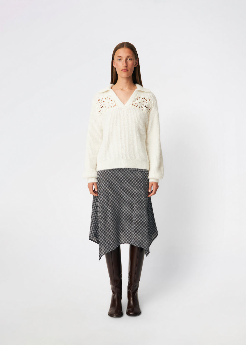 Classic skirt with a timeless checked pattern. DorotheaMD Skirt is designed in a relaxed, lightweight silhouette with an invisible zip fastening at the side. A versatile wardrobe favourite that can be styled on its own or layered over jeans.