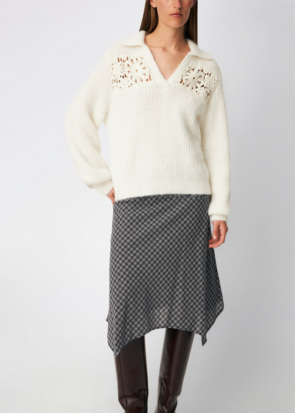 Classic skirt with a timeless checked pattern. DorotheaMD Skirt is designed in a relaxed, lightweight silhouette with an invisible zip fastening at the side. A versatile wardrobe favourite that can be styled on its own or layered over jeans.
