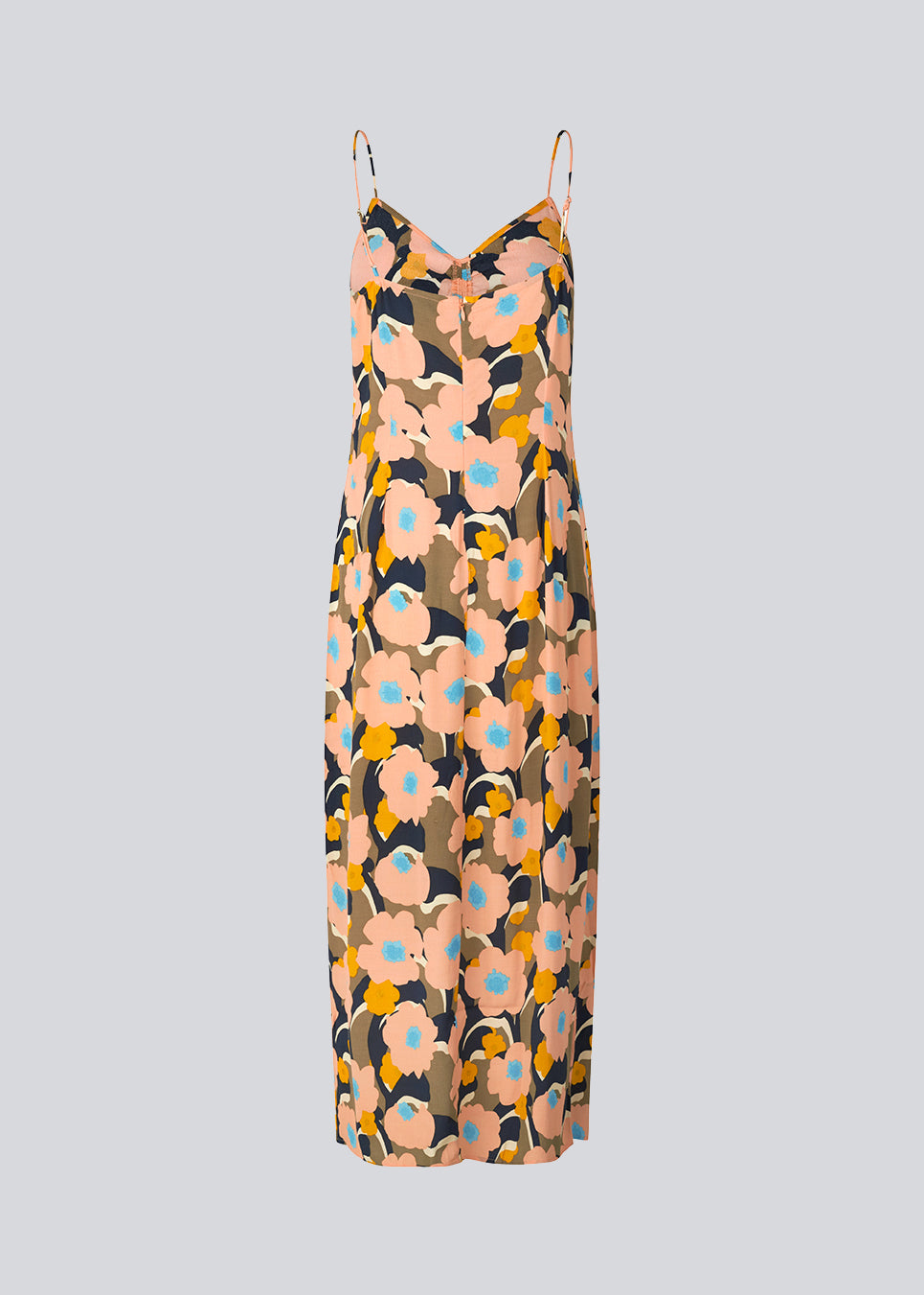 Midi dress in a relaxed fit and floral print. DustinMD print strap dress has a v-neck with ruched details in the center, narrow straps, and zipper in the back. Slit in front. The model is 177 cm and wears a size S/36.  Material: