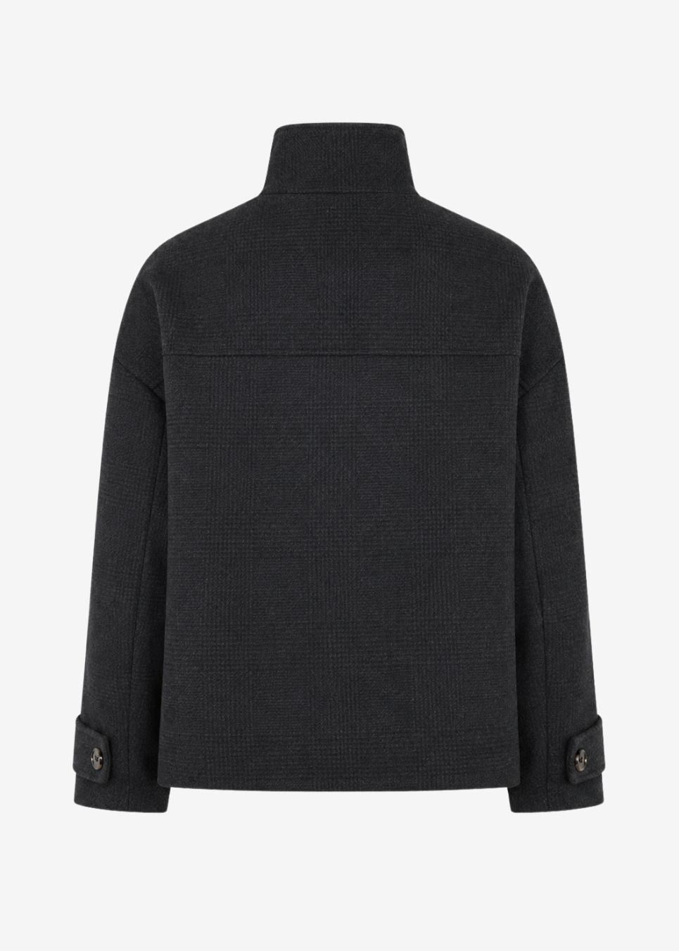 ElinorMD Jacket is a short jacket with a relaxed fit and high collar. The design features a full button fastening, large flap pockets and adjustable strap details at the cuffs. Style it over knitwear or a simple T-shirt as a classic layer for the transitional season.