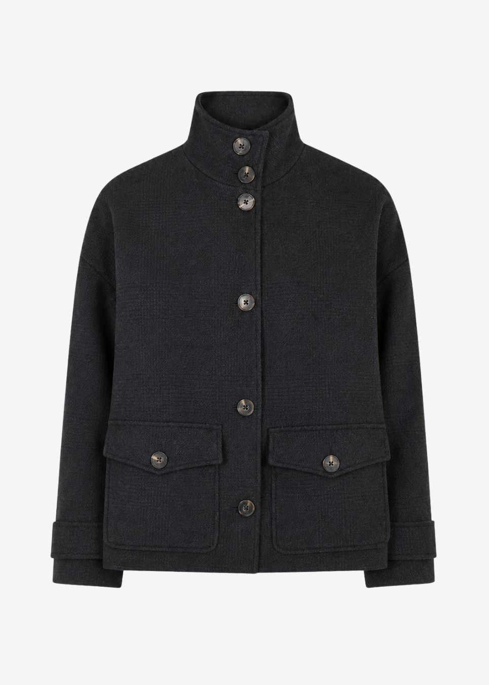 ElinorMD Jacket is a short jacket with a relaxed fit and high collar. The design features a full button fastening, large flap pockets and adjustable strap details at the cuffs. Style it over knitwear or a simple T-shirt as a classic layer for the transitional season.