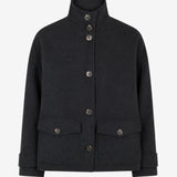 ElinorMD Jacket is a short jacket with a relaxed fit and high collar. The design features a full button fastening, large flap pockets and adjustable strap details at the cuffs. Style it over knitwear or a simple T-shirt as a classic layer for the transitional season.