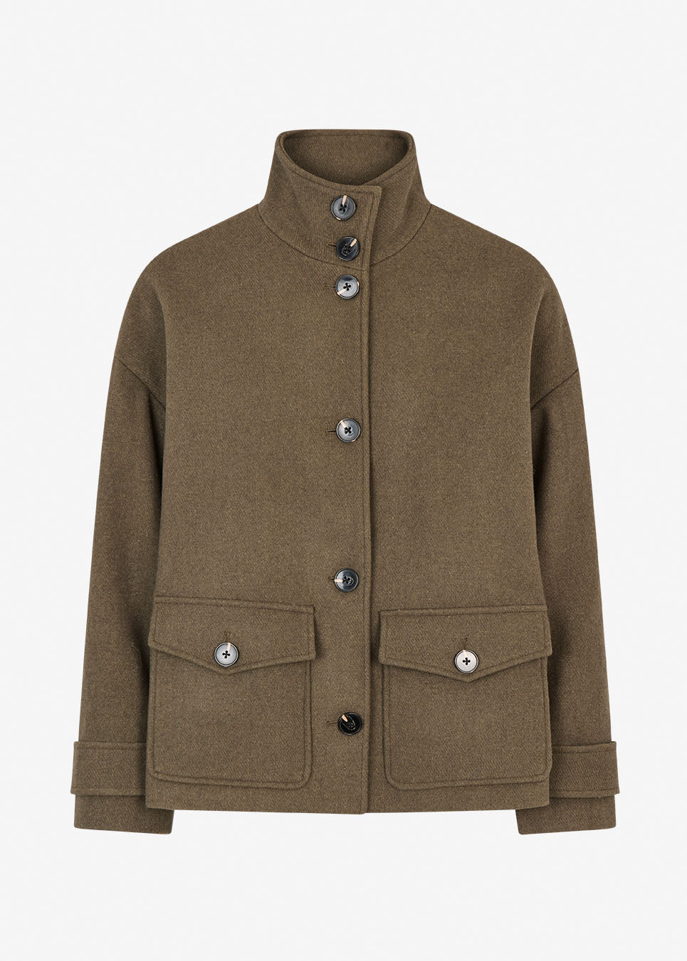ElinorMD Jacket is a short jacket with a relaxed fit and high collar. The design features a full button fastening, large flap pockets and adjustable strap details at the cuffs. Style it over knitwear or a simple T-shirt as a classic layer for the transitional season.
