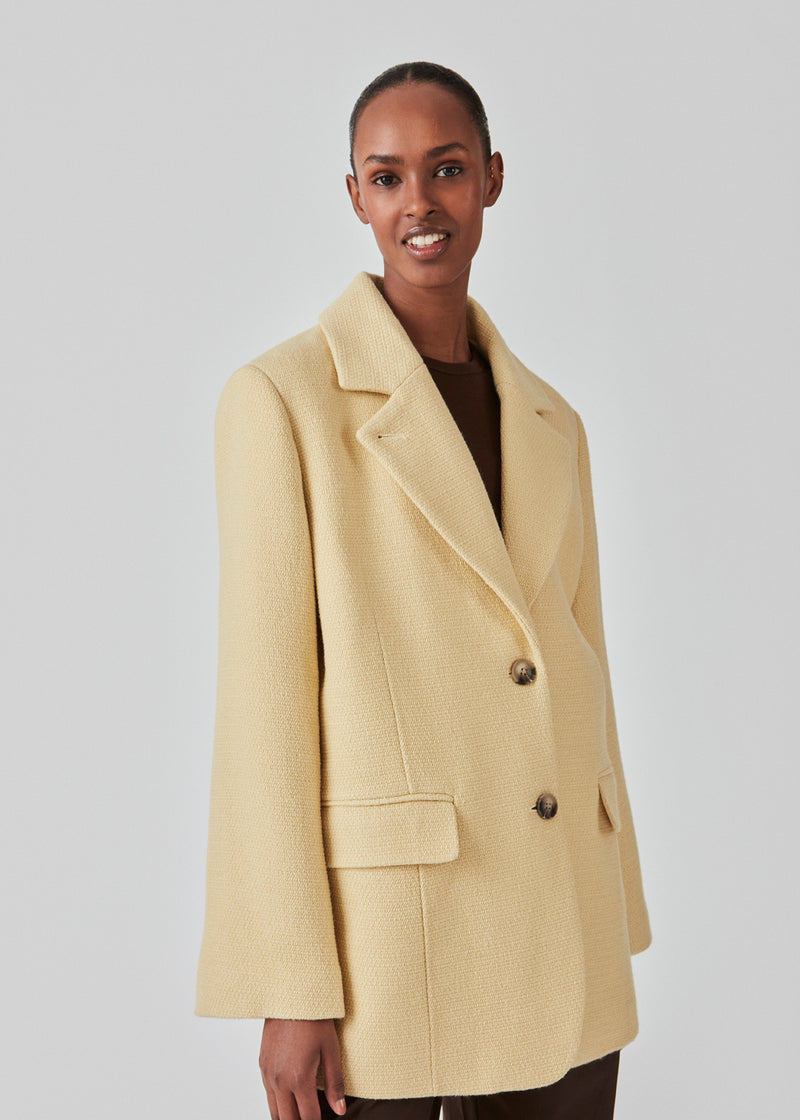 Oversized single-breasted blazer in a heavy quality with wool and cotton. EmmiMD jacket has two paspoil pockets with flaps and a single vent in back. Fully lined. The model is 175 cm and wears a size S/36.