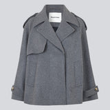 Cropped double-breasted wool coat with hidden buttons. EsmundMD jacket, in the colot Dark Grey Melange, has classic coat details with raglan sleeves and an high yoke at the back. Lined. The model is 175 cm and wears a size S/36.