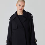 Cropped double-breasted wool coat with hidden buttons. EsmundMD jacket, in the colot Navy Sky, has classic coat details with raglan sleeves and an high yoke at the back. Lined. The model is 175 cm and wears a size S/36.