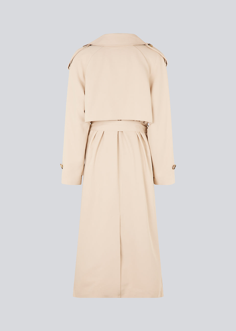 Oversized double-breasted trench coat in light beige with tie belt at the waist. EvieMD jacket has dropped shoulders and long, wide sleeves. Lined. The model is 175 cm and wears a size S/36.