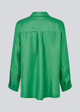 Green shirt in a silk quality with a loose shape. FableMD shirt has a collar and button closure in front, long voluminous sleeves and a wide cuff. The model is 175 cm and wears a size S/36.