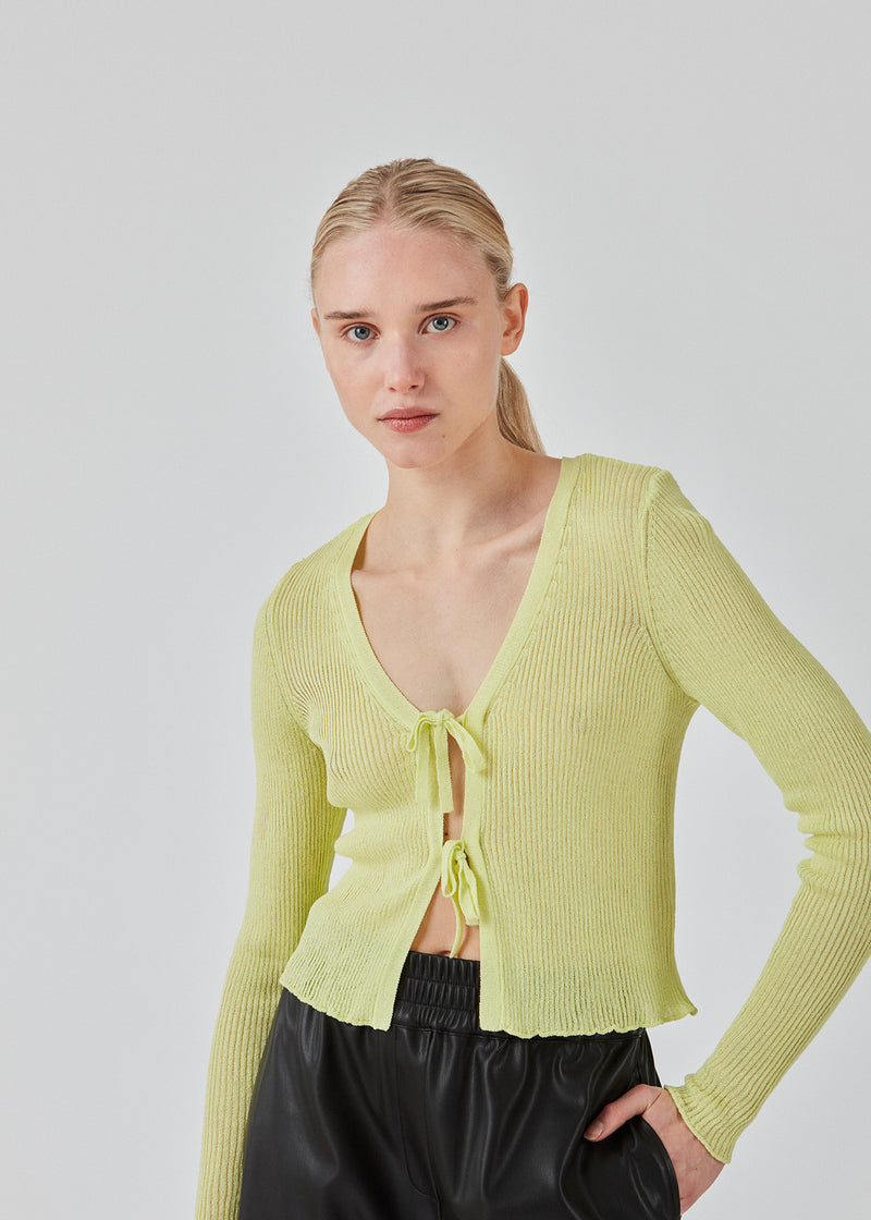 Cardigan in the color Limonade in an airy knit with a slightly see-through look. FaddieMD cardigan is a bit cropped, has long sleeves and tie band closure in front. The model is 175 cm and wears a size S/36.