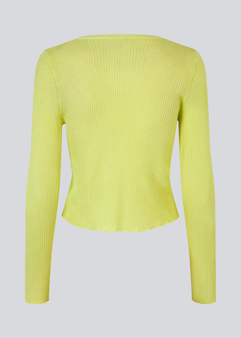 Cardigan in the color Limonade in an airy knit with a slightly see-through look. FaddieMD cardigan is a bit cropped, has long sleeves and tie band closure in front. The model is 175 cm and wears a size S/36.