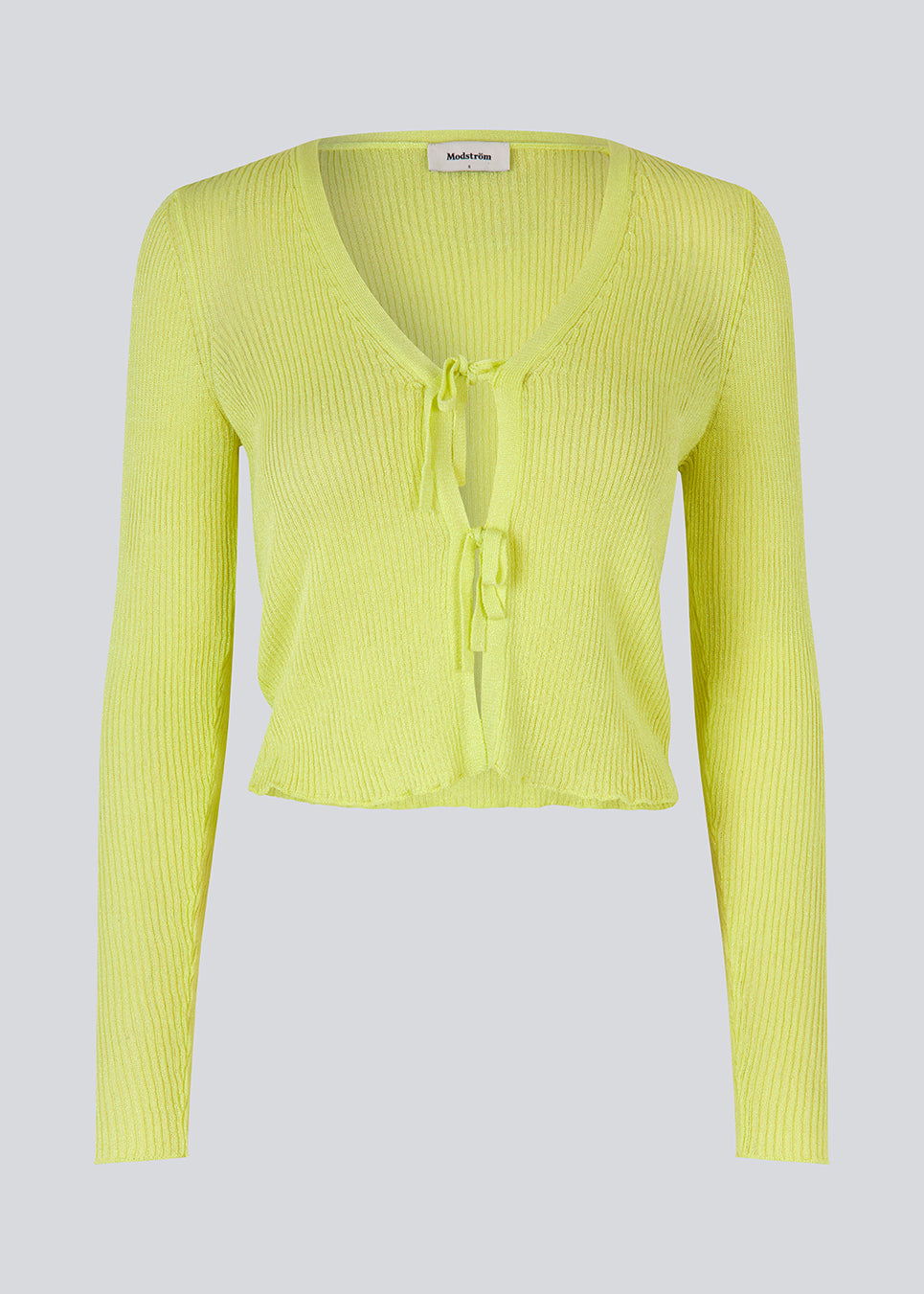 Cardigan in the color Limonade in an airy knit with a slightly see-through look. FaddieMD cardigan is a bit cropped, has long sleeves and tie band closure in front. The model is 175 cm and wears a size S/36.